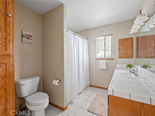 14526 Galleon Lane, Helendale CA: https://media.crmls.org/medias/dabc6492-9f09-4c51-bdd1-b07c4e388903.jpg
