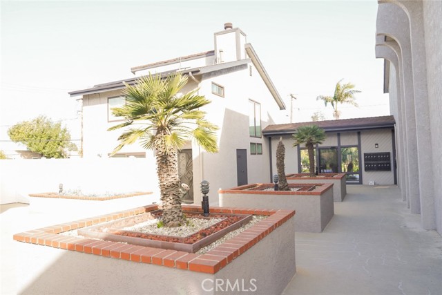 Detail Gallery Image 3 of 21 For 24001 Neece Ave #7,  Torrance,  CA 90505 - 2 Beds | 2 Baths