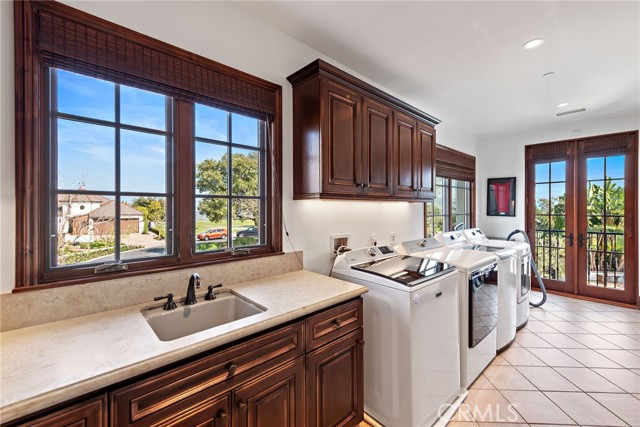 1 Overlook Drive, Ladera Ranch CA: https://media.crmls.org/medias/dabd3333-5ebb-4e58-8d38-09b800b26a65.jpg