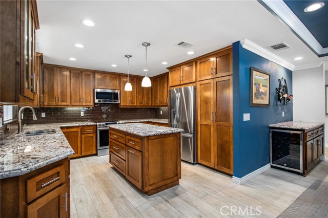 30201 Spray Drive, Canyon Lake CA: https://media.crmls.org/medias/dabdb92c-f09b-4063-80b1-3b84a1904bc6.jpg