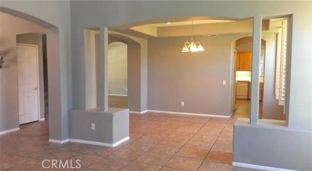 43 Valencia Lane, Redlands CA: https://media.crmls.org/medias/dabded63-689b-4a53-92f0-c35d99f480f9.jpg