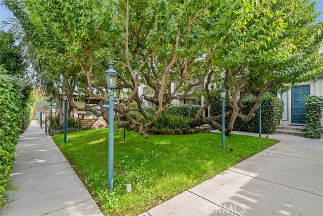 Detail Gallery Image 6 of 53 For 4218 Troost #20,  Studio City,  CA 91604 - 3 Beds | 2/1 Baths