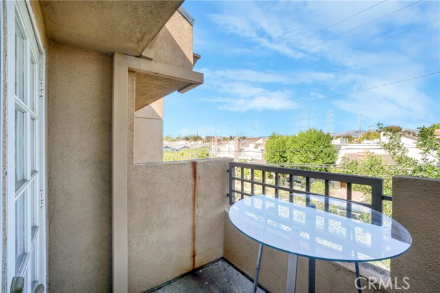 18730 Hatteras Street, Tarzana CA: https://media.crmls.org/medias/dabe2a22-1150-4311-977a-d925e9765936.jpg