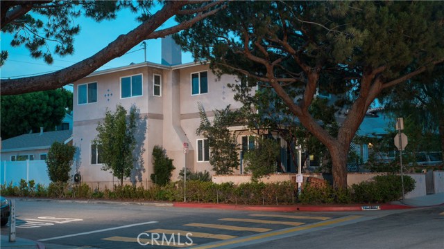 1801 Laurel Avenue, Manhattan Beach, California 90266, 4 Bedrooms Bedrooms, ,3 BathroomsBathrooms,Residential,Sold,Laurel,SB17024951