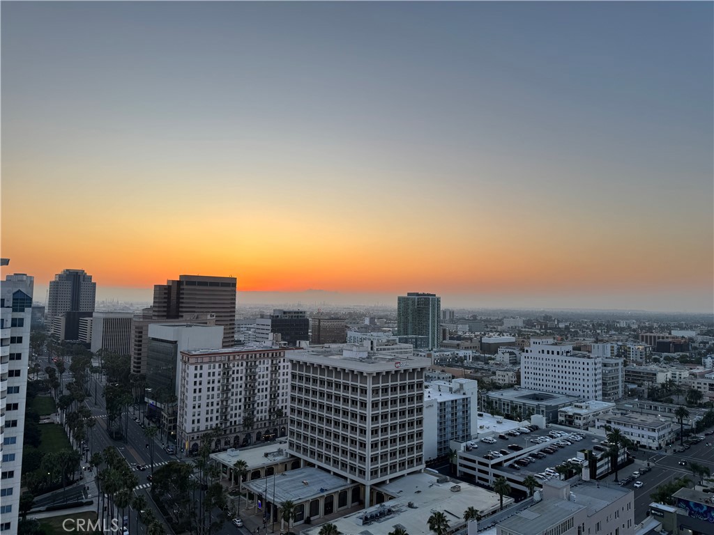 https://media.crmls.org/medias/dabf42d7-6508-444c-9304-6e14e3ceac8c.jpg?preset=X-Large