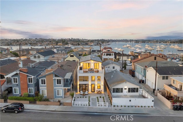 808 W Balboa Boulevard, Newport Beach CA: https://media.crmls.org/medias/dac0156e-a605-4a51-b735-6a8e5c6860a5.jpg