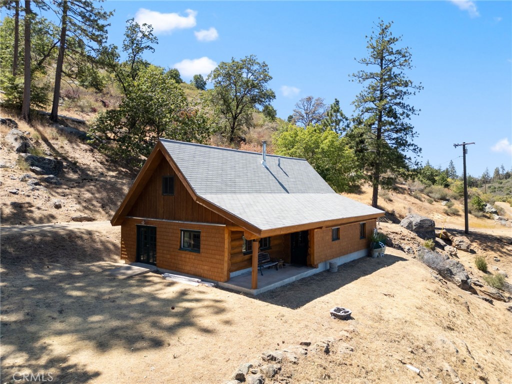 https://media.crmls.org/medias/dac09536-db00-44ab-9676-607d3c1791ae.jpg?preset=X-Large
