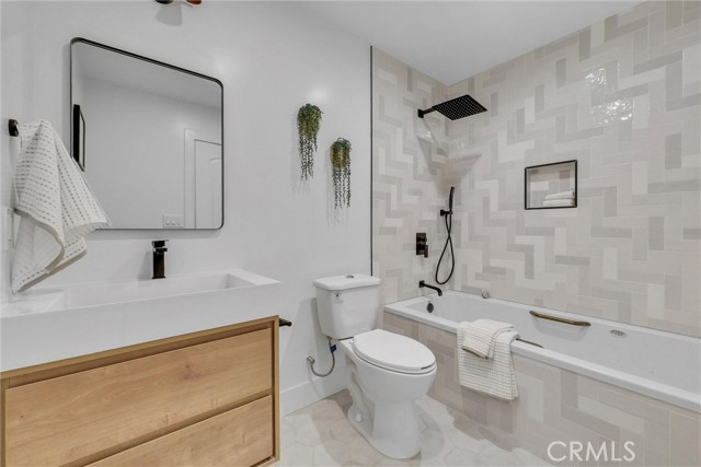 239 N San Antonio Avenue, Upland CA: https://media.crmls.org/medias/dac09578-fceb-47db-9416-1a02717360d9.jpg