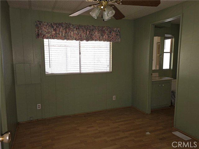 Detail Gallery Image 8 of 13 For 575 S Lyon Ave #21,  Hemet,  CA 92545 - 2 Beds | 2 Baths