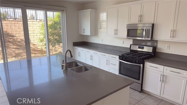 Detail Gallery Image 3 of 16 For 3027 E via Corvina, Ontario,  CA 91764 - 4 Beds | 3 Baths