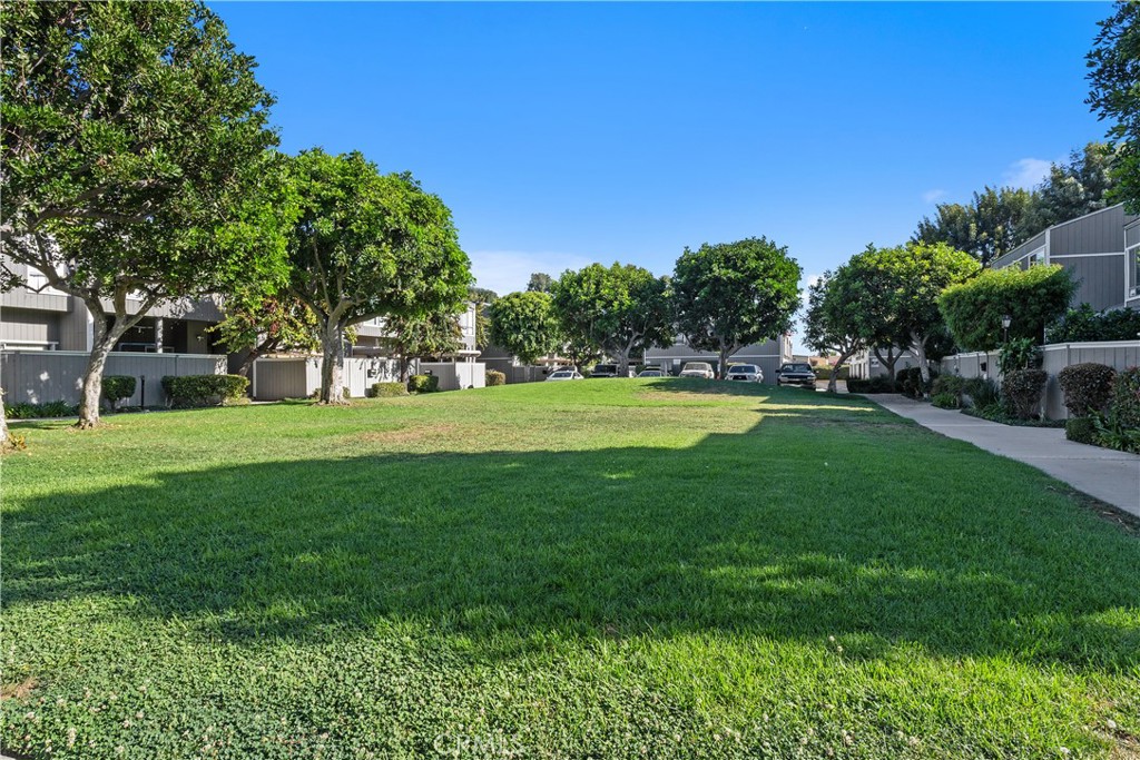 https://media.crmls.org/medias/dac290fc-363a-4aee-9399-58eaa764898e.jpg?preset=X-Large