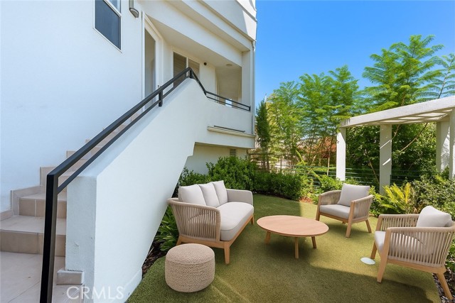 5220 Medina Road, Woodland Hills CA: https://media.crmls.org/medias/dac2adce-f90a-4352-9817-e6fe24d877bc.jpg