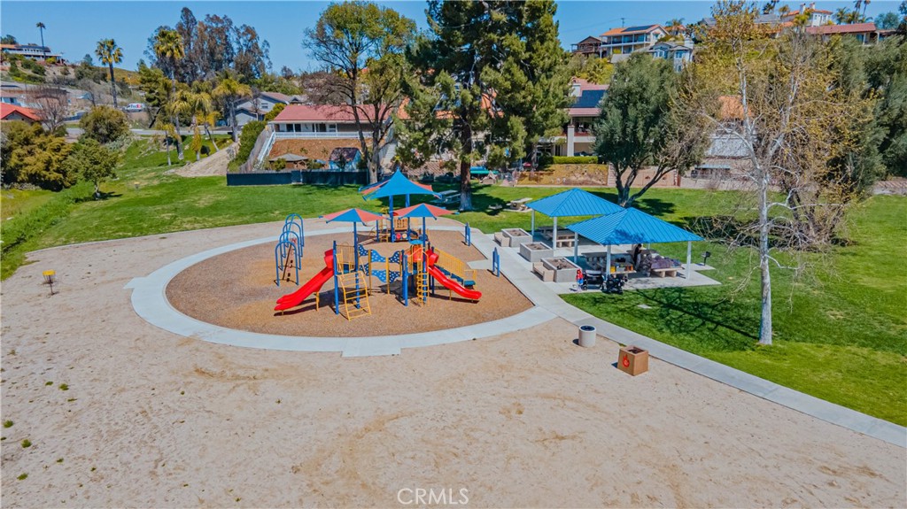 https://media.crmls.org/medias/dac31899-0e54-4d78-9746-b53497d94e61.jpg?preset=X-Large