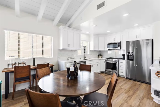 Detail Gallery Image 7 of 41 For 222 20th, Newport Beach,  CA 92663 - 3 Beds | 2 Baths