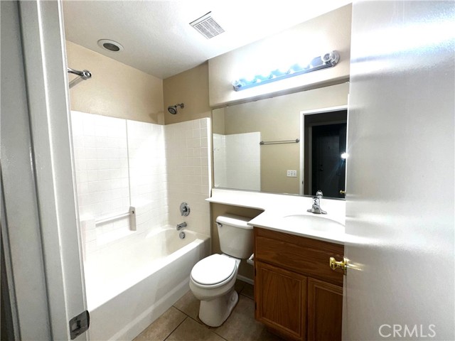 Detail Gallery Image 8 of 20 For 13168 Dixon, Victorville,  CA 92392 - 5 Beds | 3 Baths