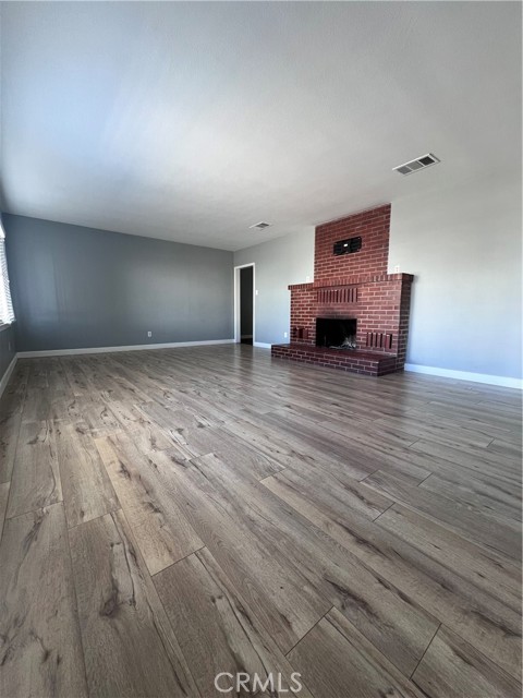 18639 Orange Street, Bloomington CA: https://media.crmls.org/medias/dac48a92-493e-45ee-9b93-8aeb470afdda.jpg