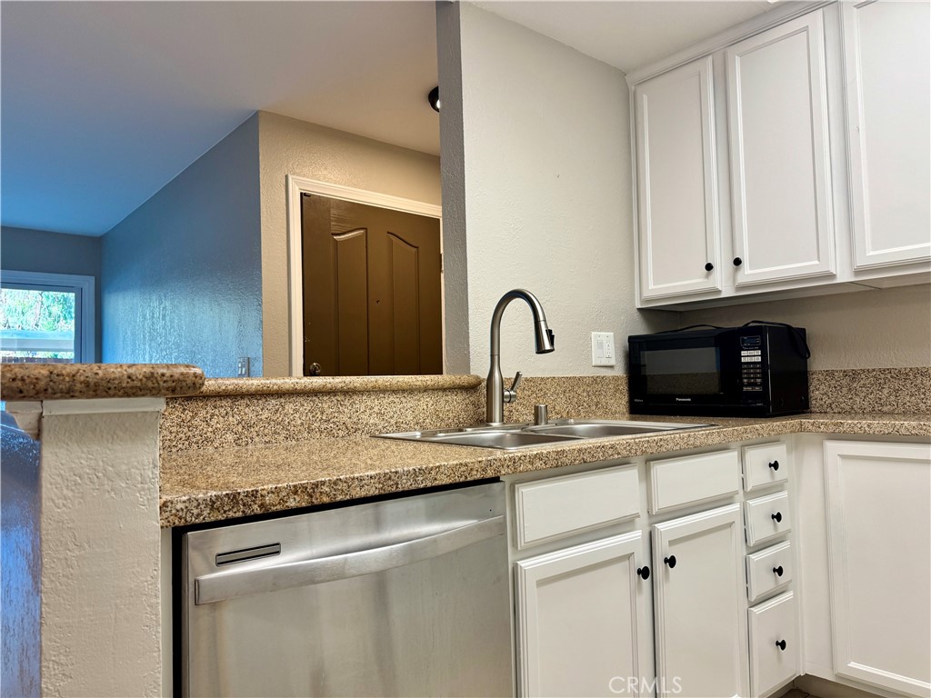 432 Edgehill - photo 9