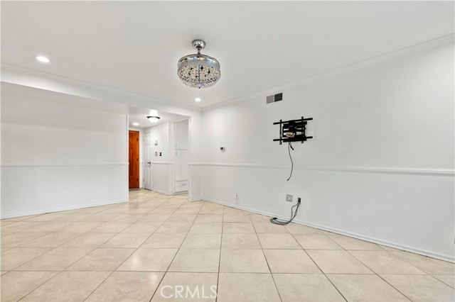 10685 Ledeen Drive, Lakeview Terrace CA: https://media.crmls.org/medias/dac5bba3-43a1-4612-b8e0-7275b75c81ff.jpg