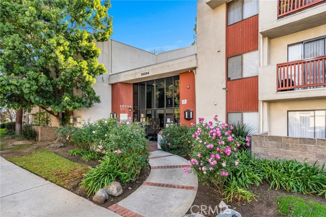 Detail Gallery Image 1 of 24 For 20234 Cantara St #110,  Winnetka,  CA 91306 - 1 Beds | 1 Baths