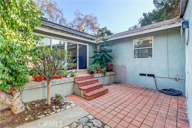 1403 Cuernavaca Place, Claremont CA: https://media.crmls.org/medias/dac656c0-e9b1-4acd-b028-2b6b2b98dd59.jpg