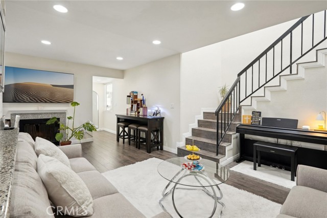 Detail Gallery Image 6 of 41 For 20244 E Arrow #B,  Covina,  CA 91724 - 4 Beds | 2/1 Baths