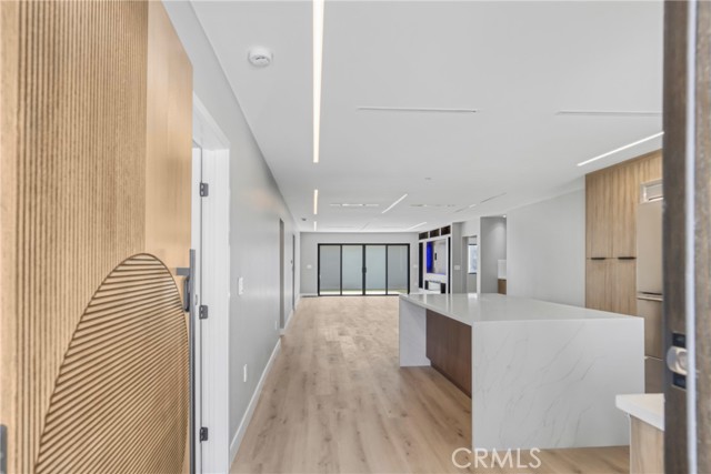 20522 Sherman Way, Winnetka CA: https://media.crmls.org/medias/dac830e1-4f2e-4d2a-a1b6-6629c1f23e28.jpg