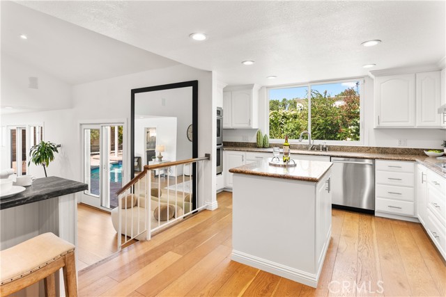 23721 Sarda Road, Valencia CA: https://media.crmls.org/medias/dac95a2f-0333-4587-b1cd-b7c15a61c8ea.jpg