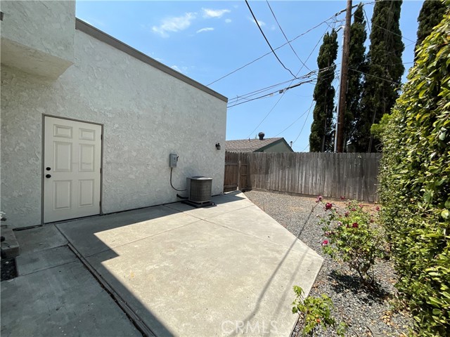 2641 Santa Ana Avenue, Costa Mesa CA: https://media.crmls.org/medias/dac983e8-ee30-41cb-a944-c4c9c3c03d5d.jpg