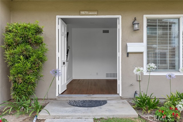 Detail Gallery Image 2 of 56 For 11879 Sungrove Cir, Garden Grove,  CA 92840 - 3 Beds | 2/1 Baths