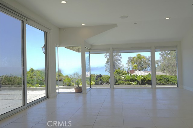2615 Temple Hills Drive, Laguna Beach CA: https://media.crmls.org/medias/daca5d2e-7d91-4be1-96f8-38aeb2a57c69.jpg