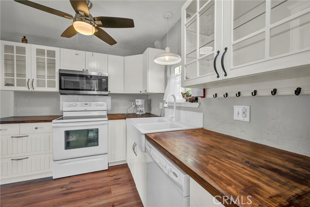 Detail Gallery Image 3 of 30 For 11668 Lakeview, Clearlake Oaks,  CA 95423 - 3 Beds | 2 Baths