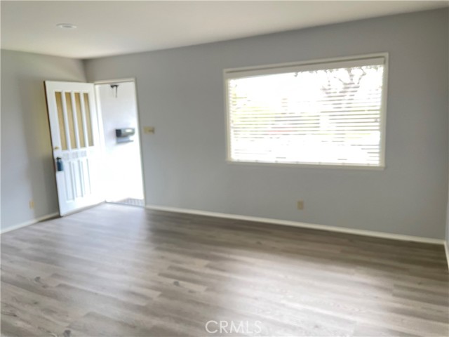 Living room. Wood look floor through out