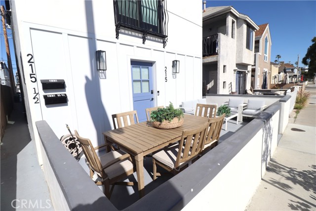 Detail Gallery Image 19 of 21 For 215 32nd Street a,  Newport Beach,  CA 92663 - 3 Beds | 2/1 Baths