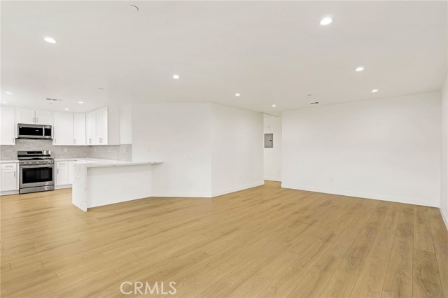 8144 Louise Avenue, Northridge CA: https://media.crmls.org/medias/daceddc2-52dc-41c7-afb7-5b7f2461d156.jpg