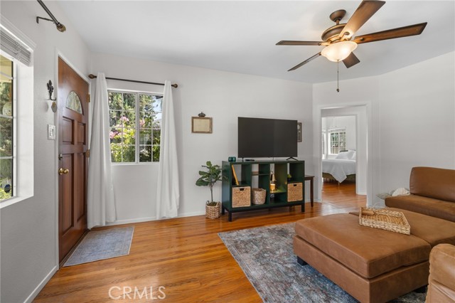 1820 N Avon Street, Burbank CA: https://media.crmls.org/medias/dacf53c0-9579-45df-b2c5-24ece2b155dc.jpg