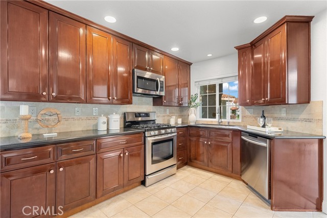 Detail Gallery Image 11 of 48 For 16198 Singing Hills, Chino Hills,  CA 91709 - 3 Beds | 2/1 Baths