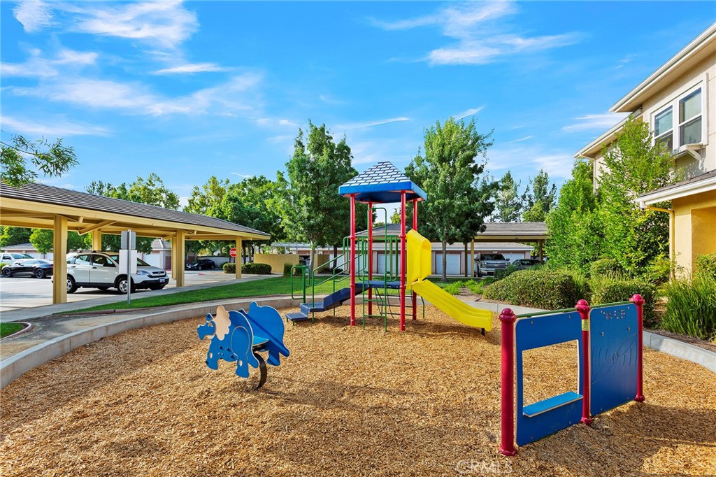 https://media.crmls.org/medias/dad02185-1ea7-406d-a397-da080c682e81.jpg?preset=X-Large