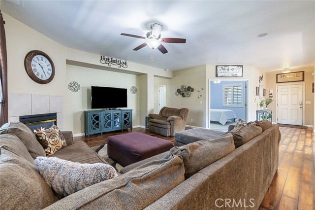 Detail Gallery Image 2 of 26 For 8697 N Talladega Way, Fresno,  CA 93720 - 3 Beds | 2 Baths