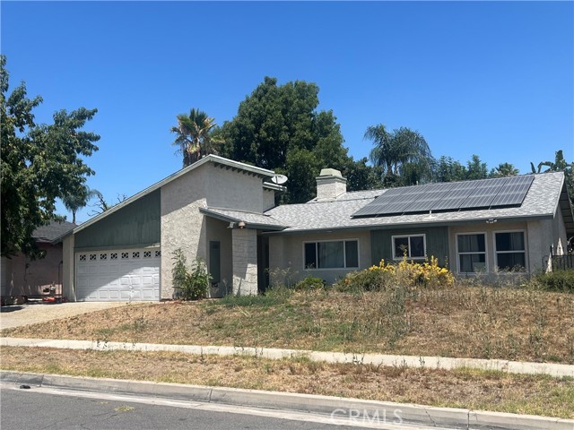 946 W Woodcrest Street, Bloomington CA: https://media.crmls.org/medias/dad0804f-8d57-4b18-971e-05fd382b58c0.jpg