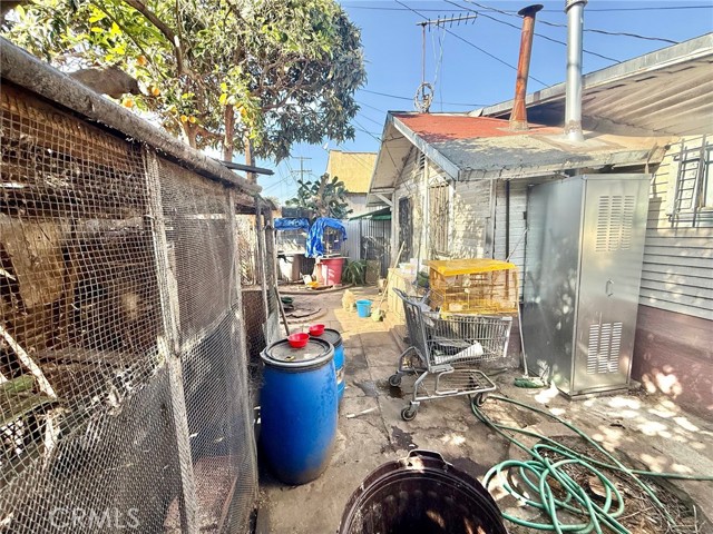 Detail Gallery Image 17 of 23 For 860 W 54th, Los Angeles,  CA 90037 - 4 Beds | 3 Baths