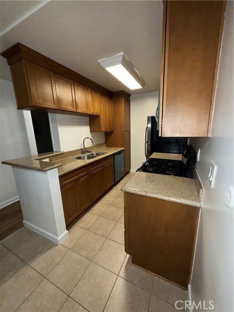 Detail Gallery Image 9 of 28 For 20327 Saticoy St #203,  Winnetka,  CA 91306 - 1 Beds | 1 Baths