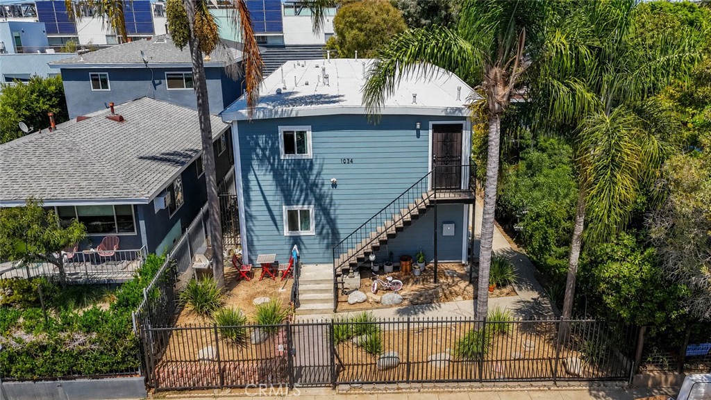 Triplex at 1034 Pleasantview