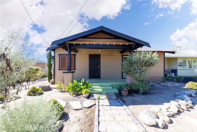 Detail Gallery Image 2 of 28 For 1388 N Lugo, San Bernardino,  CA 92404 - 2 Beds | 1 Baths