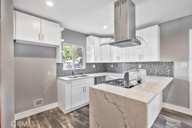 7719 Nestle Avenue, Reseda CA: https://media.crmls.org/medias/dad5220a-f9cf-481f-9457-59f9c2104962.jpg