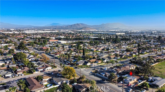 Detail Gallery Image 4 of 13 For 18793 San Bernardino, Bloomington,  CA 92316 - 3 Beds | 2 Baths