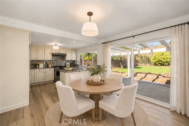 925 Eastglen photo 49