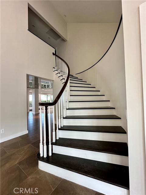 1716 Via La Paz, Burbank CA: https://media.crmls.org/medias/dad6e9ae-3010-4ebb-bdd4-cabca86ad94d.jpg