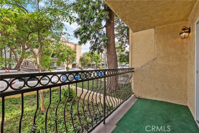 Image 8 of 33 For 5257 Radford Ave  101