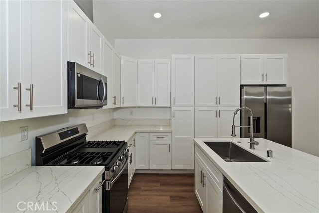 Detail Gallery Image 19 of 50 For 911 Sugarloaf, Big Bear City,  CA 92314 - 3 Beds | 3 Baths