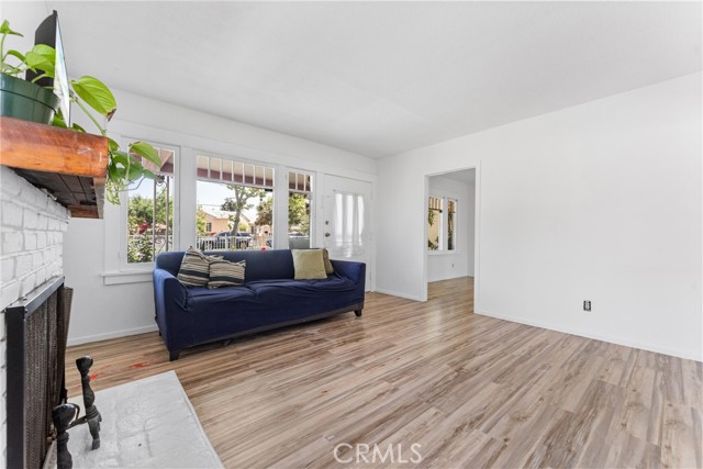 Detail Gallery Image 7 of 27 For 2414 W 6th Street, Santa Ana,  CA 92703 - 3 Beds | 1 Baths